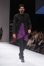 Model walk the ramp for Abhishek Dutta Shinde show at Lakme Fashion Week Day 4 on 6th Aug 2012 (4).JPG